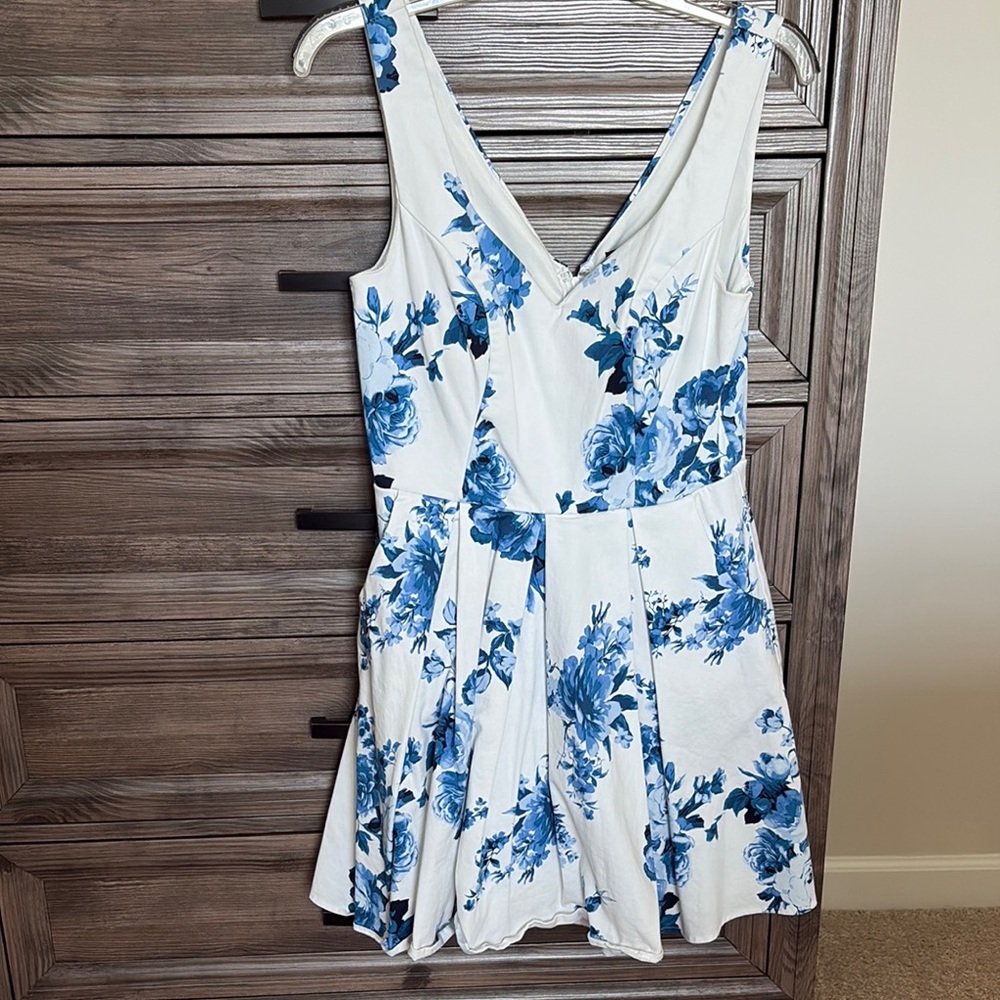 Trixxi Blue Floral Padded Sleeveless V-Neck Mini Dress